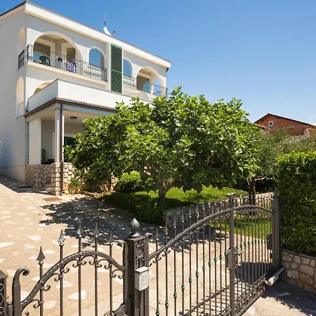 1 Bedroom Awesome In Apartman